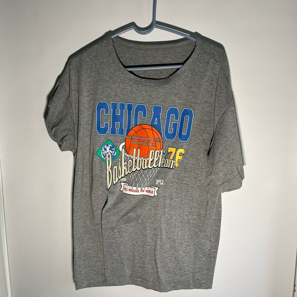 No brand graphic tee